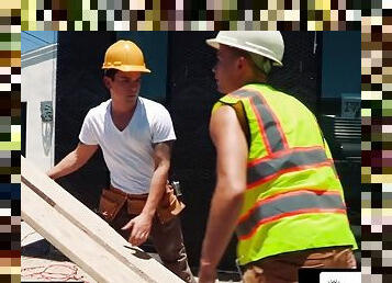 Greenhouse - HOT construction jocks fuck hard during lunch break