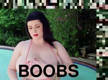 Jenna Valentines boobs underwater