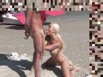 Duże cycki, Na zewnątrz, Cipka, Robienie loda, Mamuśki, Gwiazda porno, Plaża, Blondynka, Ogolone, Ujeżdżanie